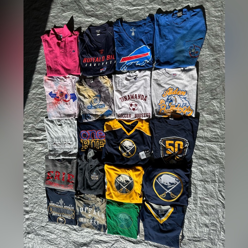 Vintage BUFFALO Clothing BULK LOT OF 20 Items
Buffalo Bills, Sabres, Bisons